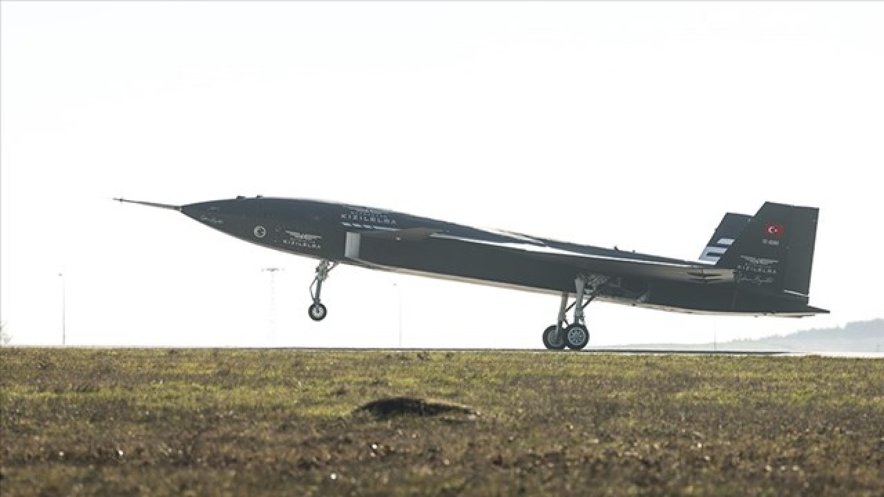 Kızılelma, 5. nesil savaş uçakları düşürebilecek mi? Selçuk Bayraktar cevap verdi, salon yıkıldı