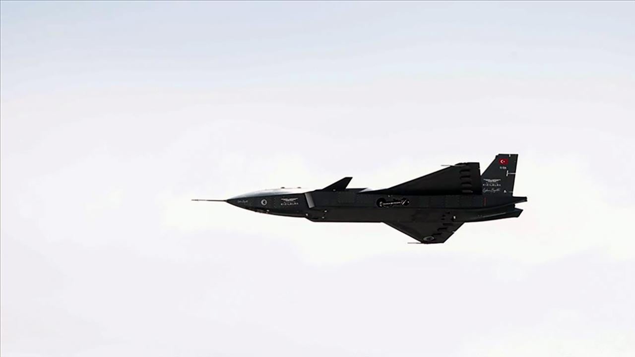 Kızılelma mı, MQ-28 Ghost Bat mı?