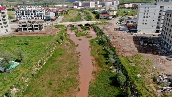 Foto - Kızılırmak'a rengini veren çay coştu