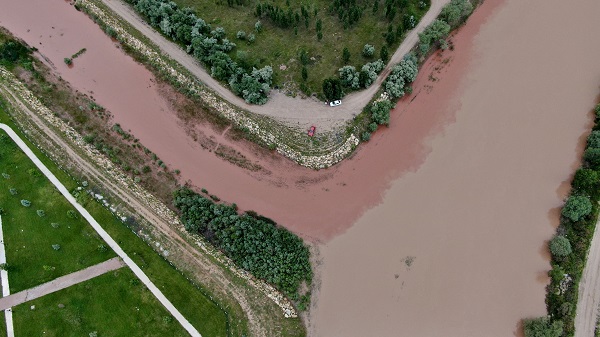 Foto - Kızılırmak'a rengini veren çay coştu
