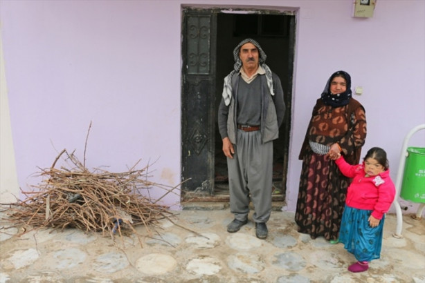 Foto - Kızını 36 senedir sırtında taşıyor