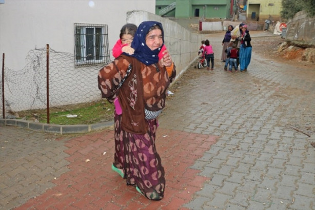 Foto - Kızını 36 senedir sırtında taşıyor