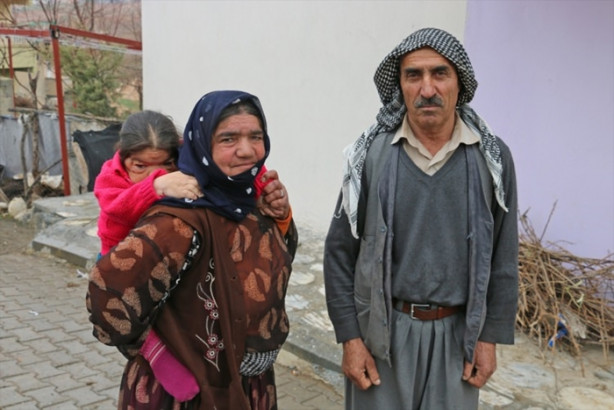 Foto - Kızını 36 senedir sırtında taşıyor