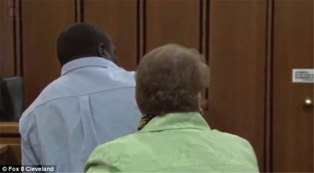 Kızını öldüren adama bakın ne yaptı!