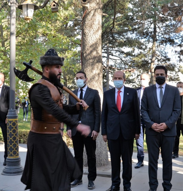 Foto - KKTC Cumhurbaşkanı Tatar'dan, Ertuğrul Gazi Türbesi'nde çarpıcı sözler: Mezarına saldırmaları...
