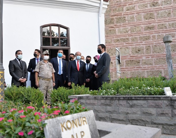Foto - KKTC Cumhurbaşkanı Tatar'dan, Ertuğrul Gazi Türbesi'nde çarpıcı sözler: Mezarına saldırmaları...
