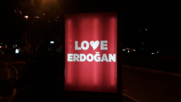 Foto - KKTC sokaklarında 'Stop Erdoğan'a karşı "Love Erdoğan" afişleri