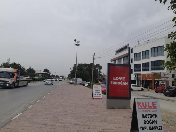 Foto - KKTC sokaklarında 'Stop Erdoğan'a karşı "Love Erdoğan" afişleri