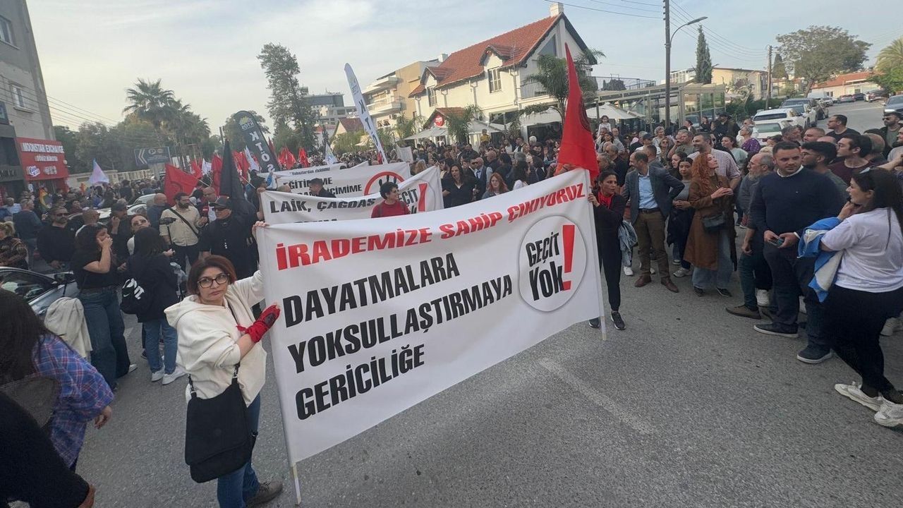 Foto - KKTC’de büyük alçaklık! Bunlar Türk falan olamaz! Zorunuza mı gitti utanmazlar