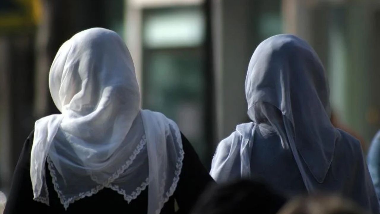 Foto - KKTC’de büyük alçaklık! Bunlar Türk falan olamaz! Zorunuza mı gitti utanmazlar