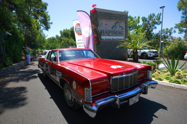 Foto - Klasik araba tutkunları buraya! Milyonluk araçlar birbiriyle yarıştı