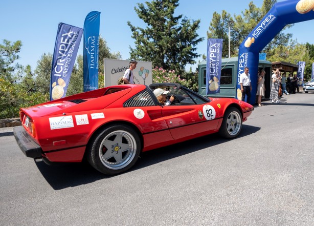 Foto - Klasik araba tutkunları buraya! Milyonluk araçlar birbiriyle yarıştı
