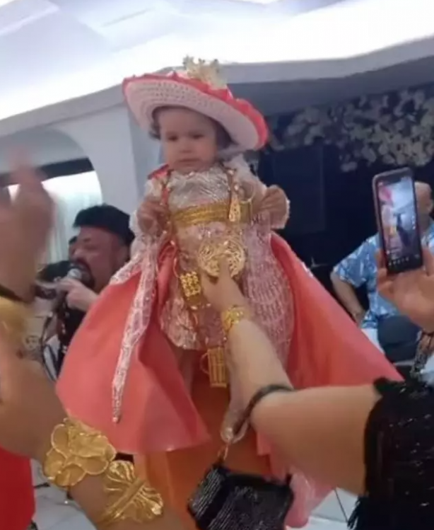 Foto - Kobra Murat’tan büyük görgüsüzlük! Torununun doğum gününde bunu yaptı