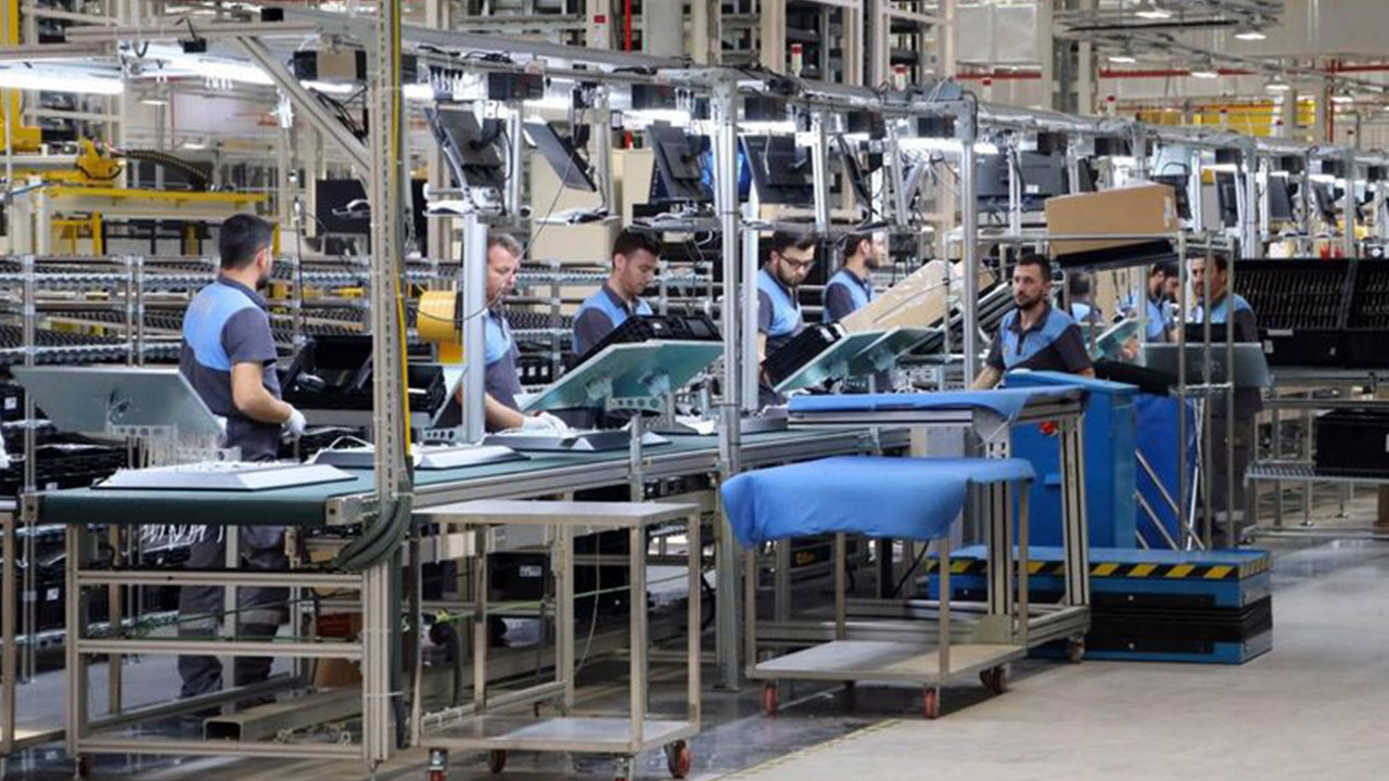 Foto - Koç Holding yüzlerce kişiyi kapı önüne koydu! Koca fabrikayı o ile taşıyorlar