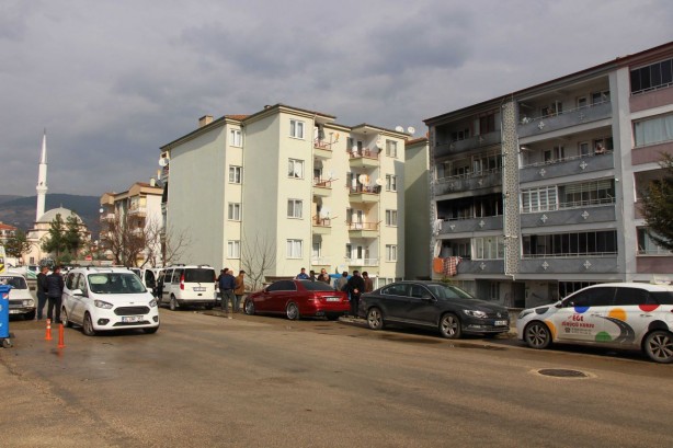 Foto - Koca daire tamamen küle döndü, yanmayan tek şey o oldu! Ateistler hadi bunu da açıklayın bakalım