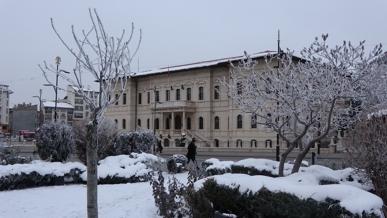 Foto - Koca kent buz kesti! O ilimizden masalsı manzaralar