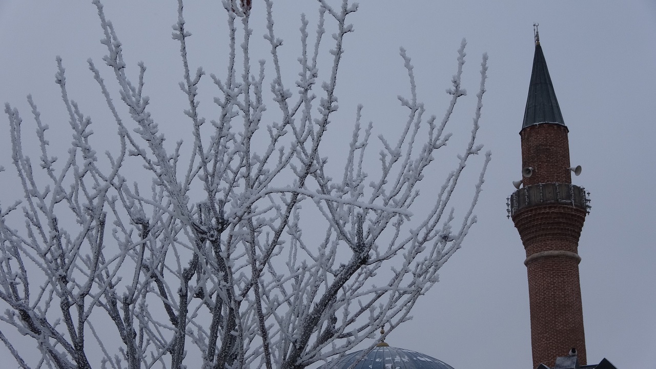 Foto - Koca kent buz kesti! O ilimizden masalsı manzaralar