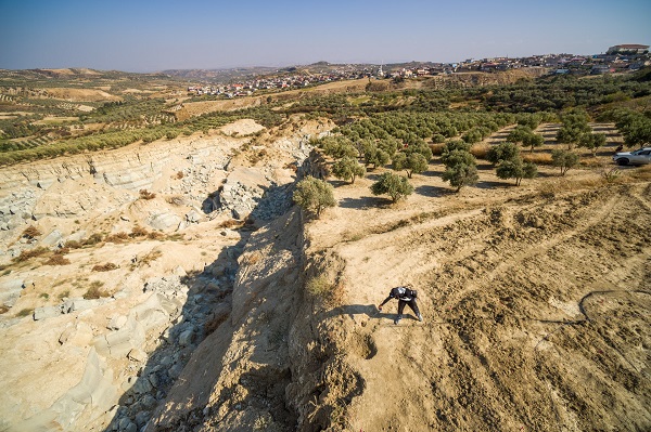 Foto - Koca tarla ortadan ikiye ayrılmıştı! Fransız sanatçıdan şaşırtan tasarım