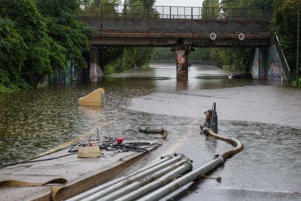 Foto - Koca ülkeyi sel aldı! Binden fazla kişi evlerinden tahliye edildi