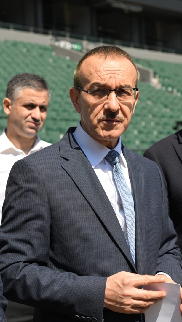 Foto - Kocaeli Stadyumu hibrit çimle kaplanıyor