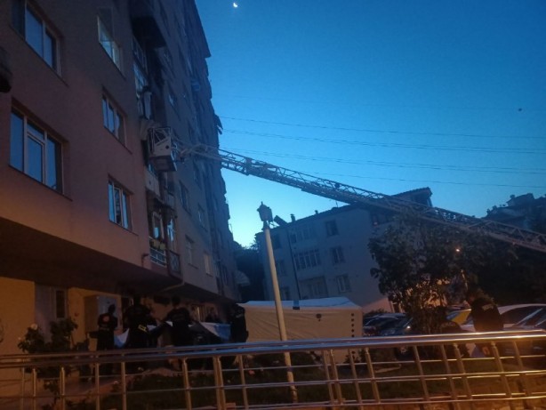 Foto - Kocaeli'de babasıyla kavga eden genç sinir krizi geçirerek kendisini bıçakladı