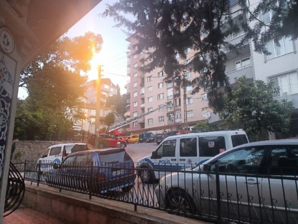 Foto - Kocaeli'de babasıyla kavga eden genç sinir krizi geçirerek kendisini bıçakladı