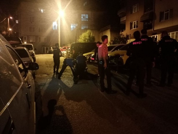 Kocaeli'de babasıyla kavga eden genç sinir krizi geçirerek kendisini bıçakladı