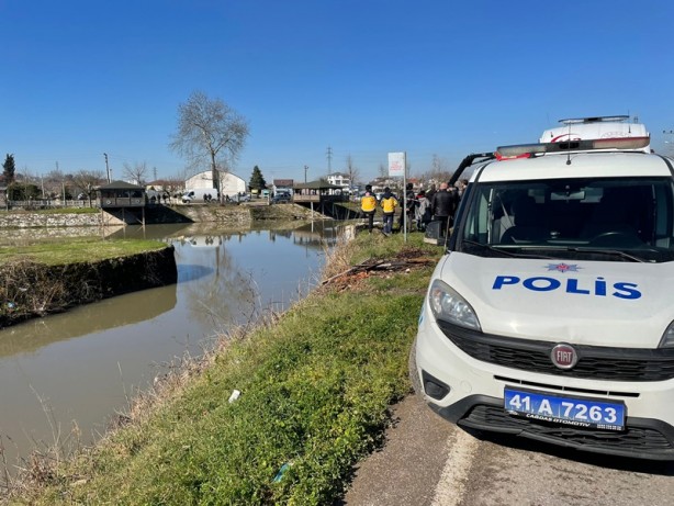 Foto - Kocaeli'de derede erkek cesedi bulundu