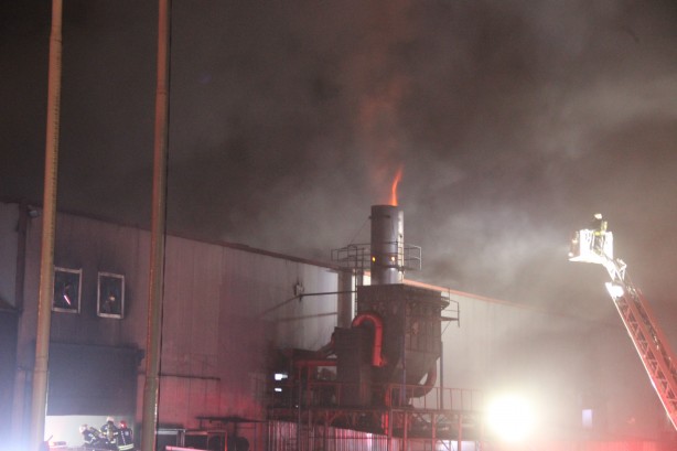 Foto - Kocaeli’de geri dönüşüm fabrikasında yangın