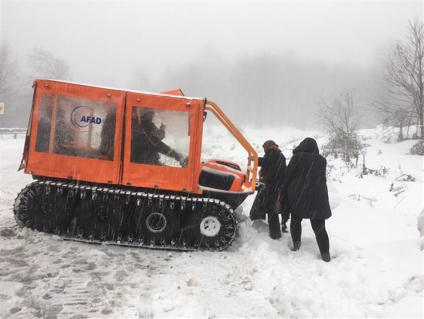 Foto - Kocaeli'de karda mahsur kalan 2 otobüsteki 75 kişi kurtarıldı