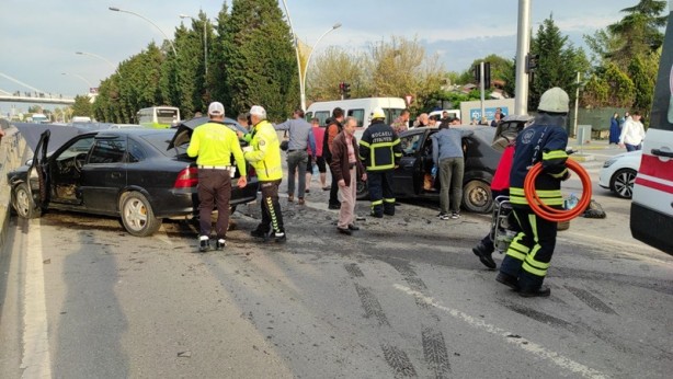 Foto - Kocaeli'de kaza! Yol trafiğe kapandı: 5 yaralı