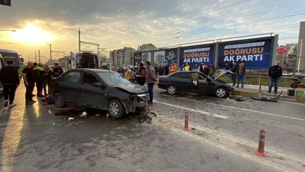 Foto - Kocaeli'de kaza! Yol trafiğe kapandı: 5 yaralı