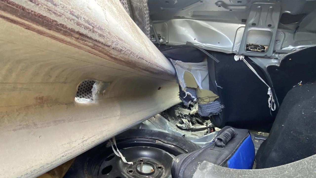 Foto - Kocaeli’de korkunç kaza! Bariyer otomobilin içinden geçti