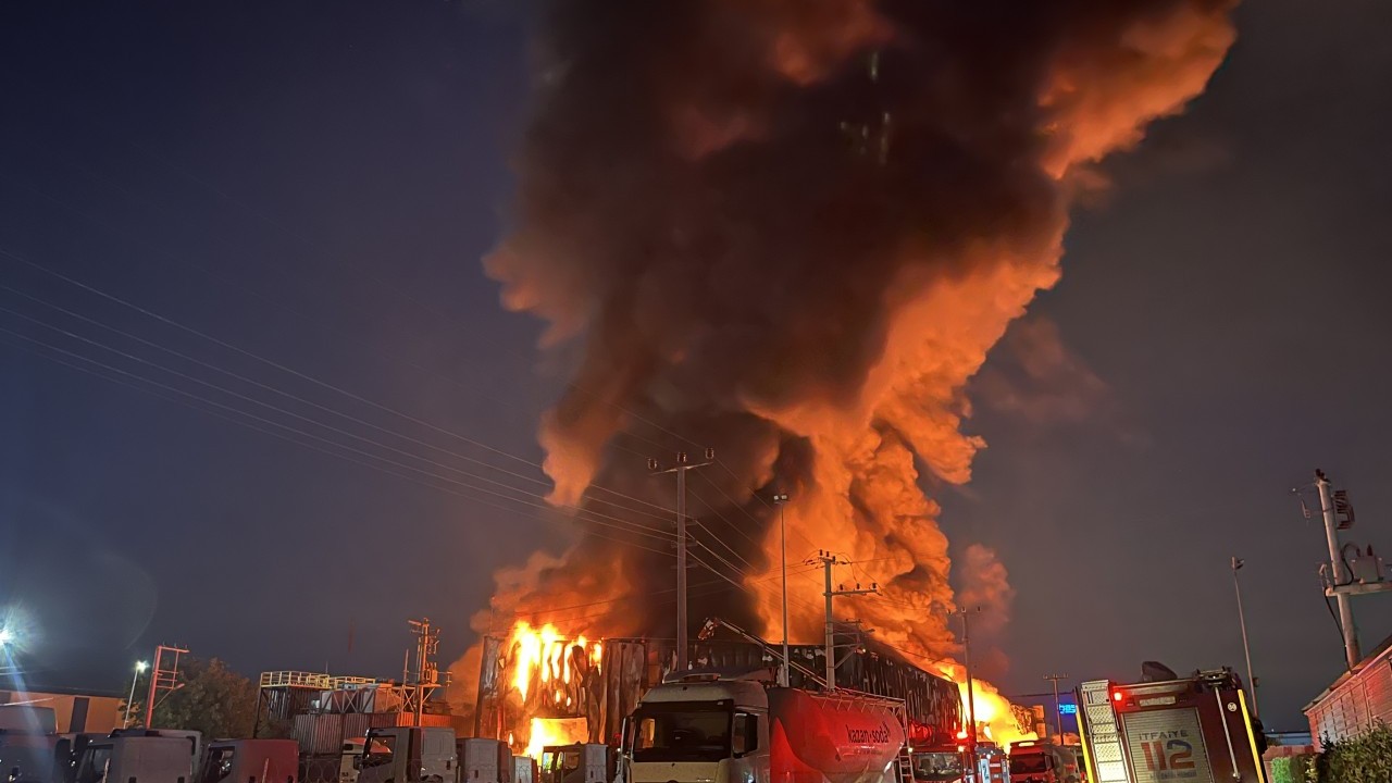 Kocaeli’de lojistik deposunda korkutan yangın