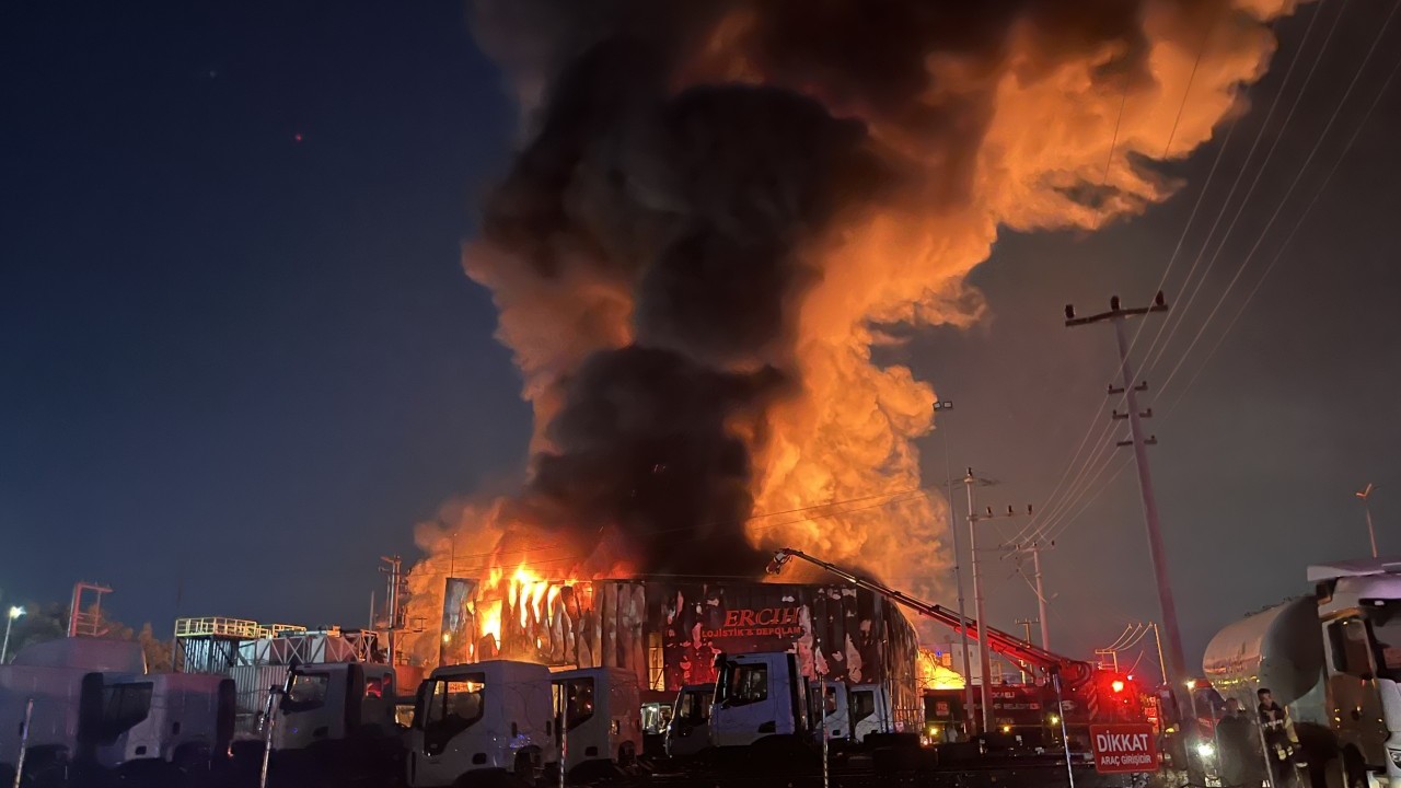 Foto - Kocaeli’de lojistik deposunda korkutan yangın