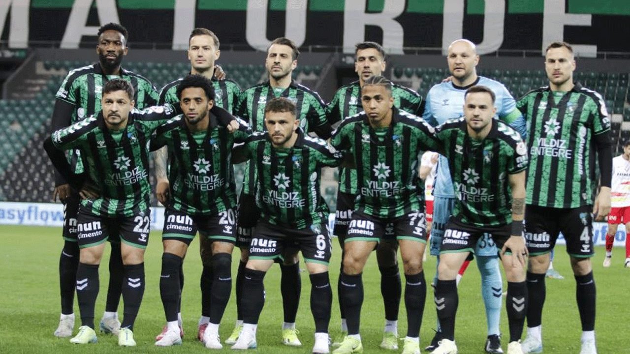 Foto - Kocaeli'de taraftarların yerini pankartlar aldı