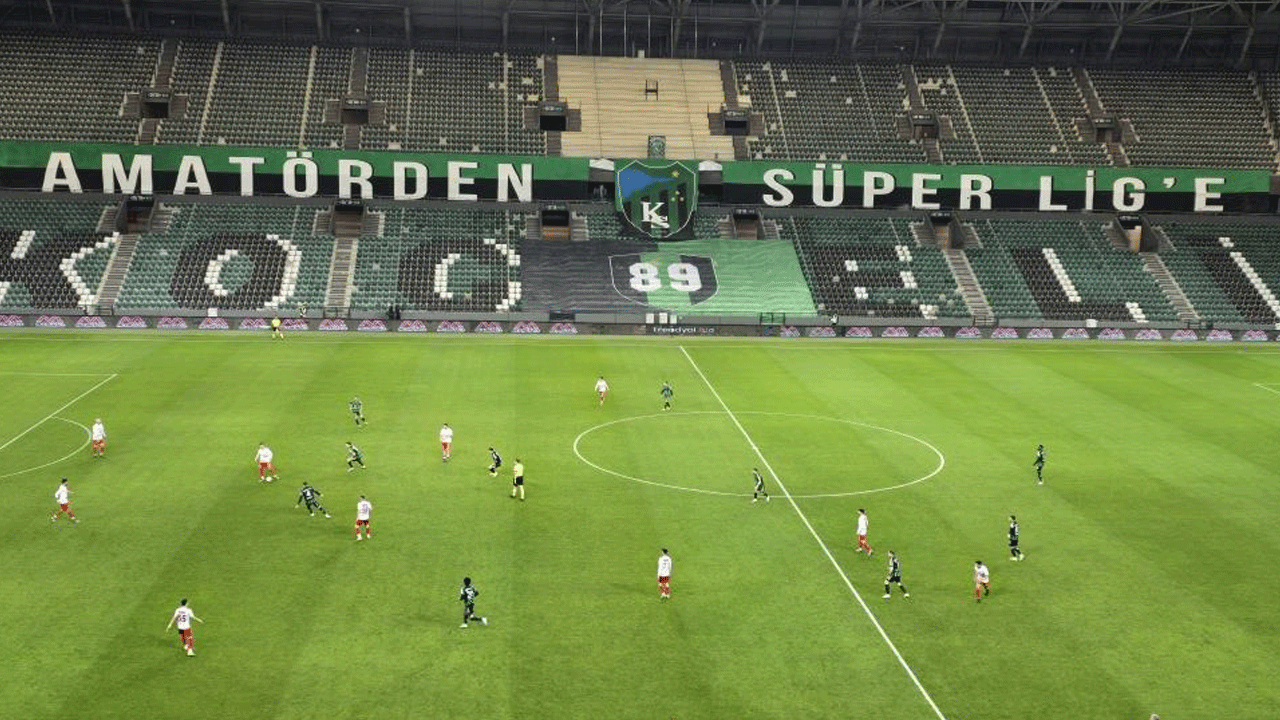 Kocaeli'de taraftarların yerini pankartlar aldı