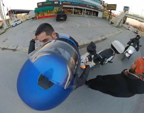 Foto - Kocaeli’de trafikte eşine az rastlanan olay! Tam kavga edecekken bir anda...