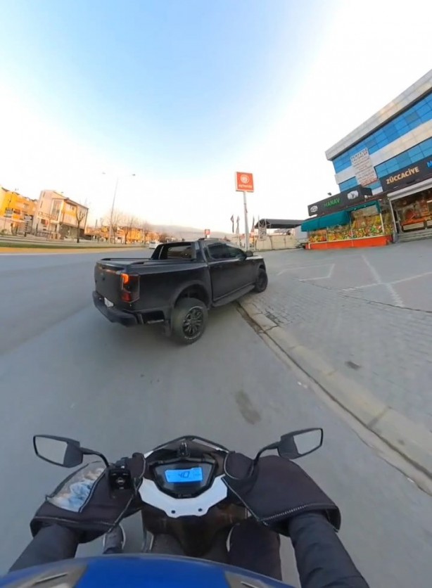 Kocaeli’de trafikte eşine az rastlanan olay! Tam kavga edecekken bir anda...