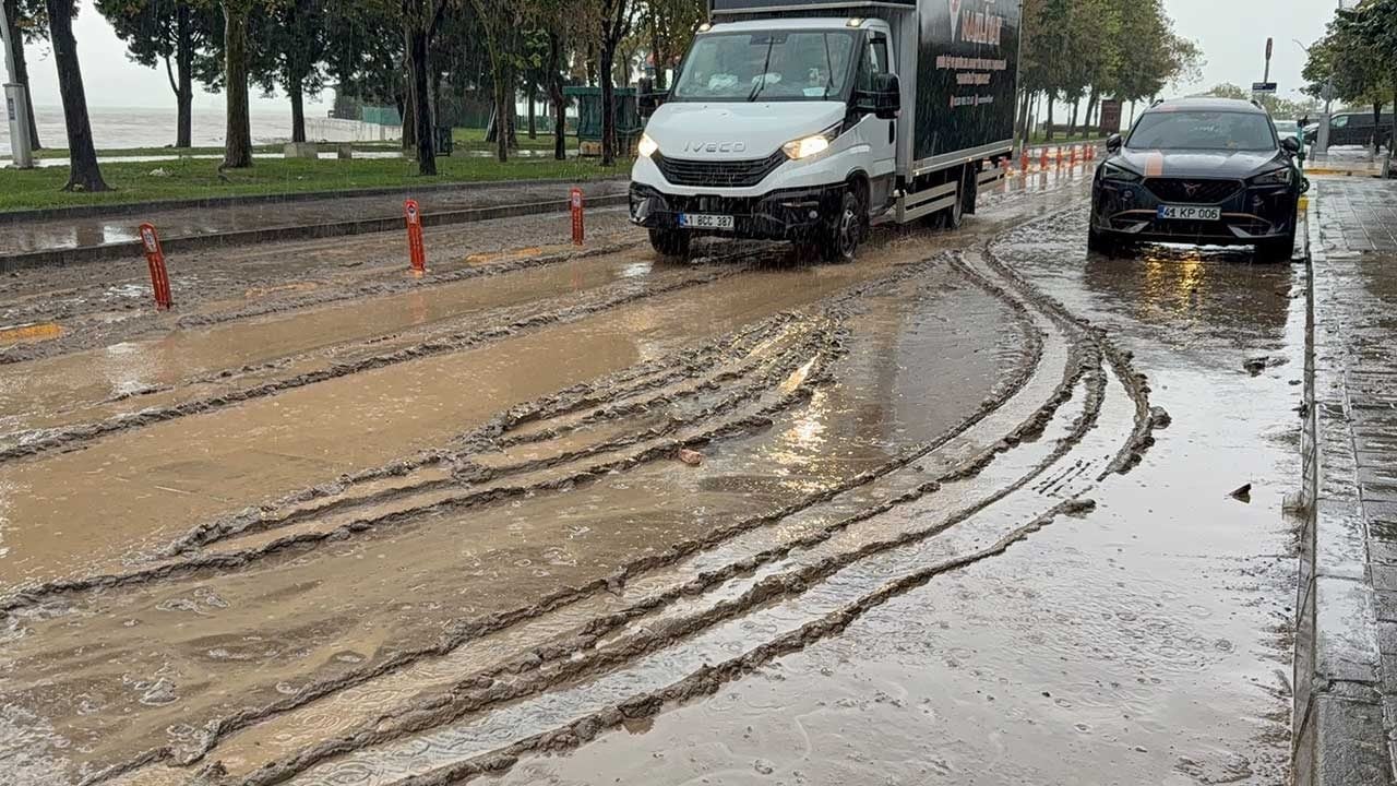 Foto - Kocaeli’de turuncu kodlu felaket! Şiddetli sağanak kenti sular altında bıraktı!