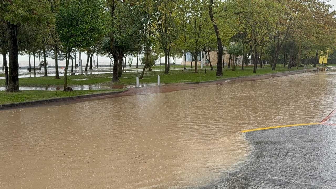 Foto - Kocaeli’de turuncu kodlu felaket! Şiddetli sağanak kenti sular altında bıraktı!