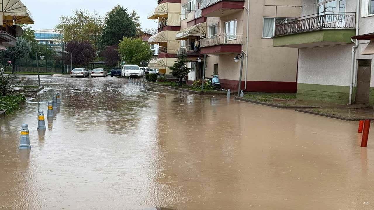 Foto - Kocaeli’de turuncu kodlu felaket! Şiddetli sağanak kenti sular altında bıraktı!
