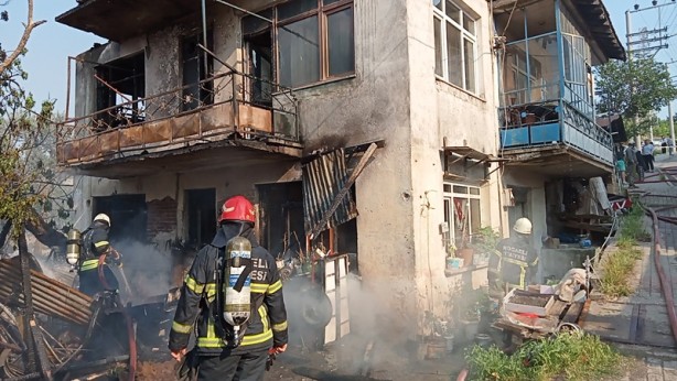 Foto - Kocaeli'de yangın! Kullanılamaz hale geldi