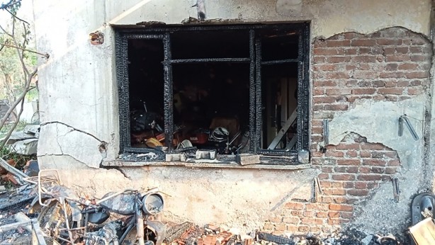 Foto - Kocaeli'de yangın! Kullanılamaz hale geldi