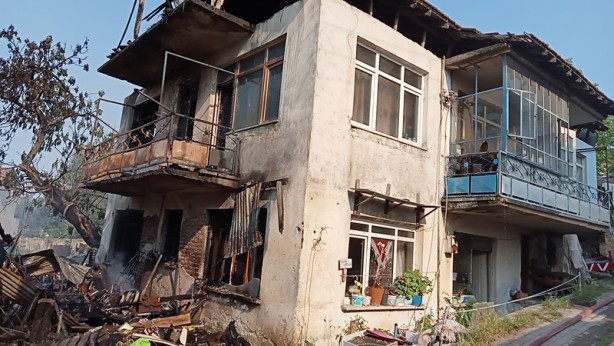 Kocaeli'de yangın! Kullanılamaz hale geldi