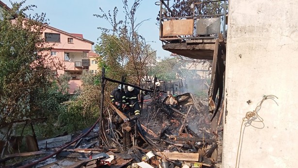 Foto - Kocaeli'de yangın! Kullanılamaz hale geldi