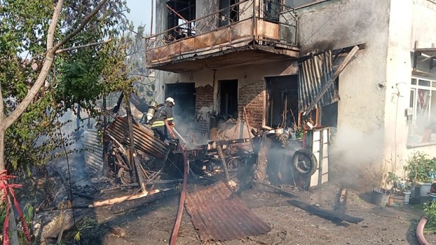 Foto - Kocaeli'de yangın! Kullanılamaz hale geldi