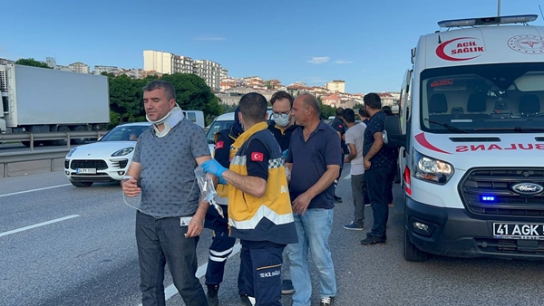 Foto - Kocaeli'de zincirleme kaza: Yaralılar var