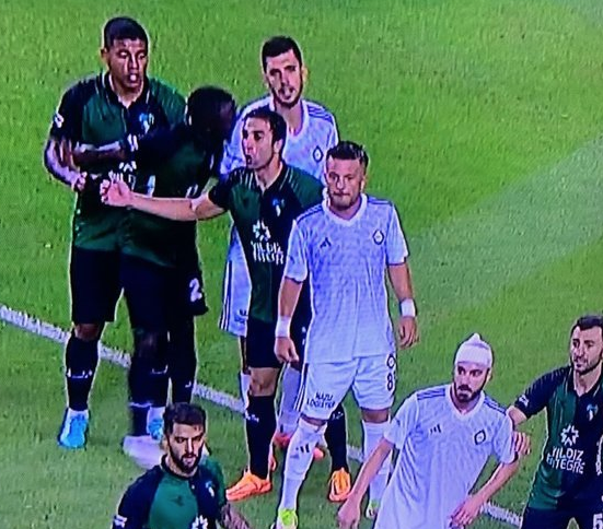 Kocaelispor-Altay maçında Luis Suarez vakası! Yok artık daha neler: 1. Lig'de bunu da gördük...