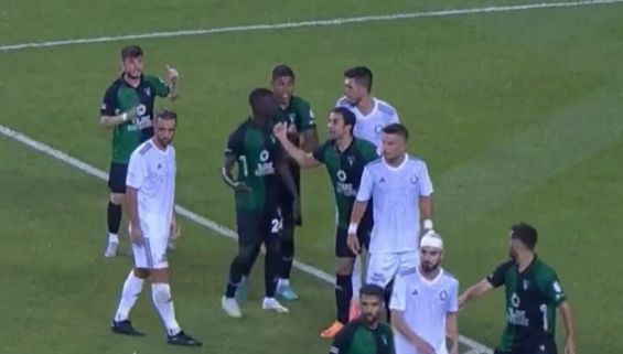 Foto - Kocaelispor-Altay maçında Luis Suarez vakası! Yok artık daha neler: 1. Lig'de bunu da gördük...